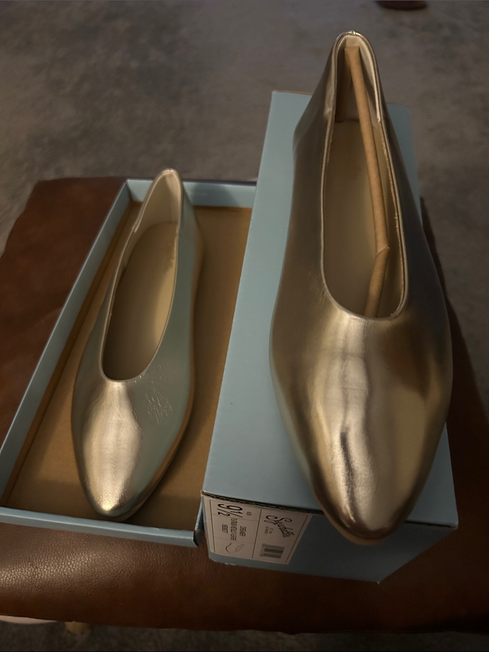 Seychelles Metallic Gold Pointed-Toe Ballet Flats-runs large.